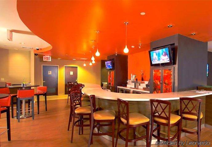 Courtyard By Marriott New York Laguardia Airport Ξενοδοχείο Εστιατόριο φωτογραφία